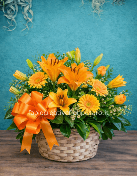 Cestino con fiori assortiti