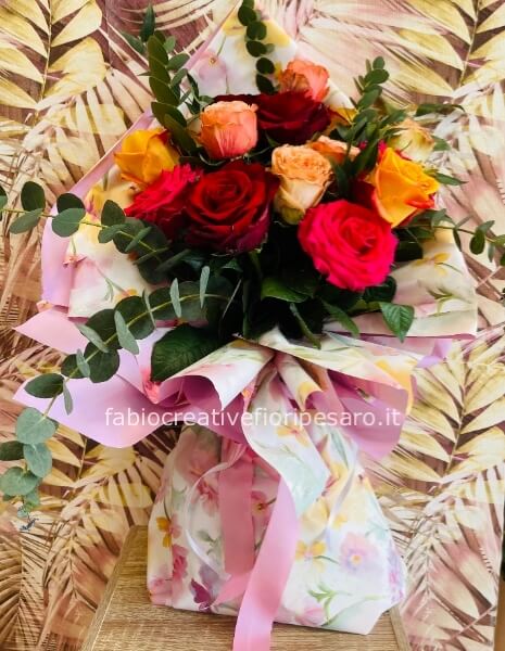 Bouquet di Rose Colorate Miste – Un’Esplosione di Emozioni 🌈🌹