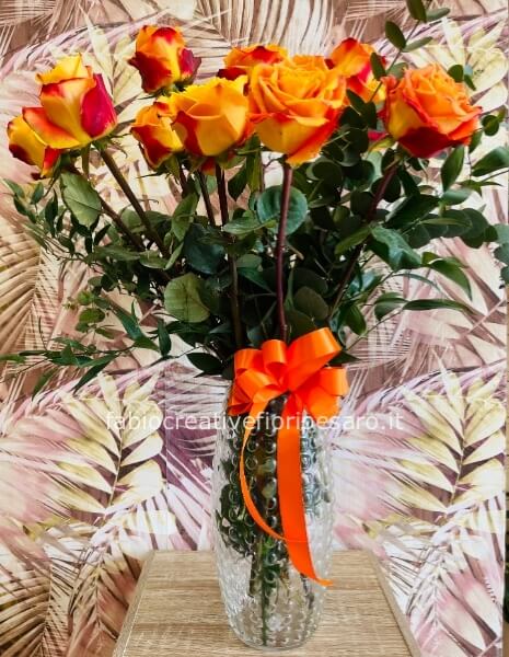 Bouquet di Rose con Vaso Trasparente – Raffinatezza in Ogni Dettaglio 🌹✨