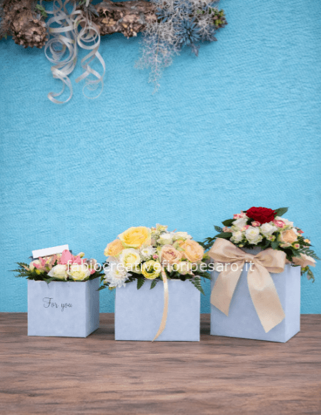 🌸 Small – Box compatta con composizione essenziale, perfetta per un pensiero delicato.