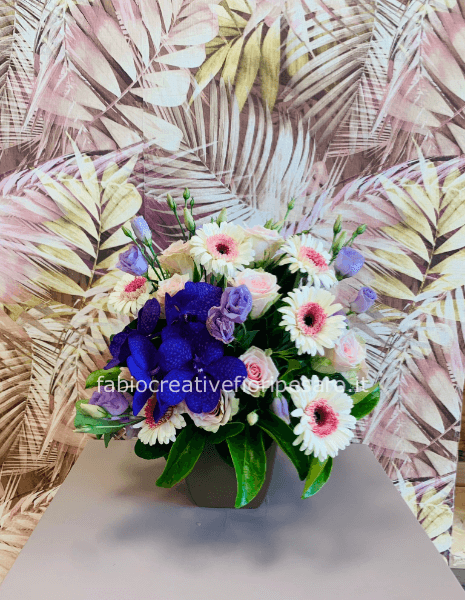 composizione su cesto o vaso